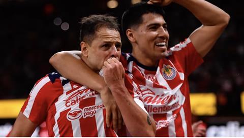 Chicharito gửi thông điệp xúc động sau 8 tháng tịt ngòi